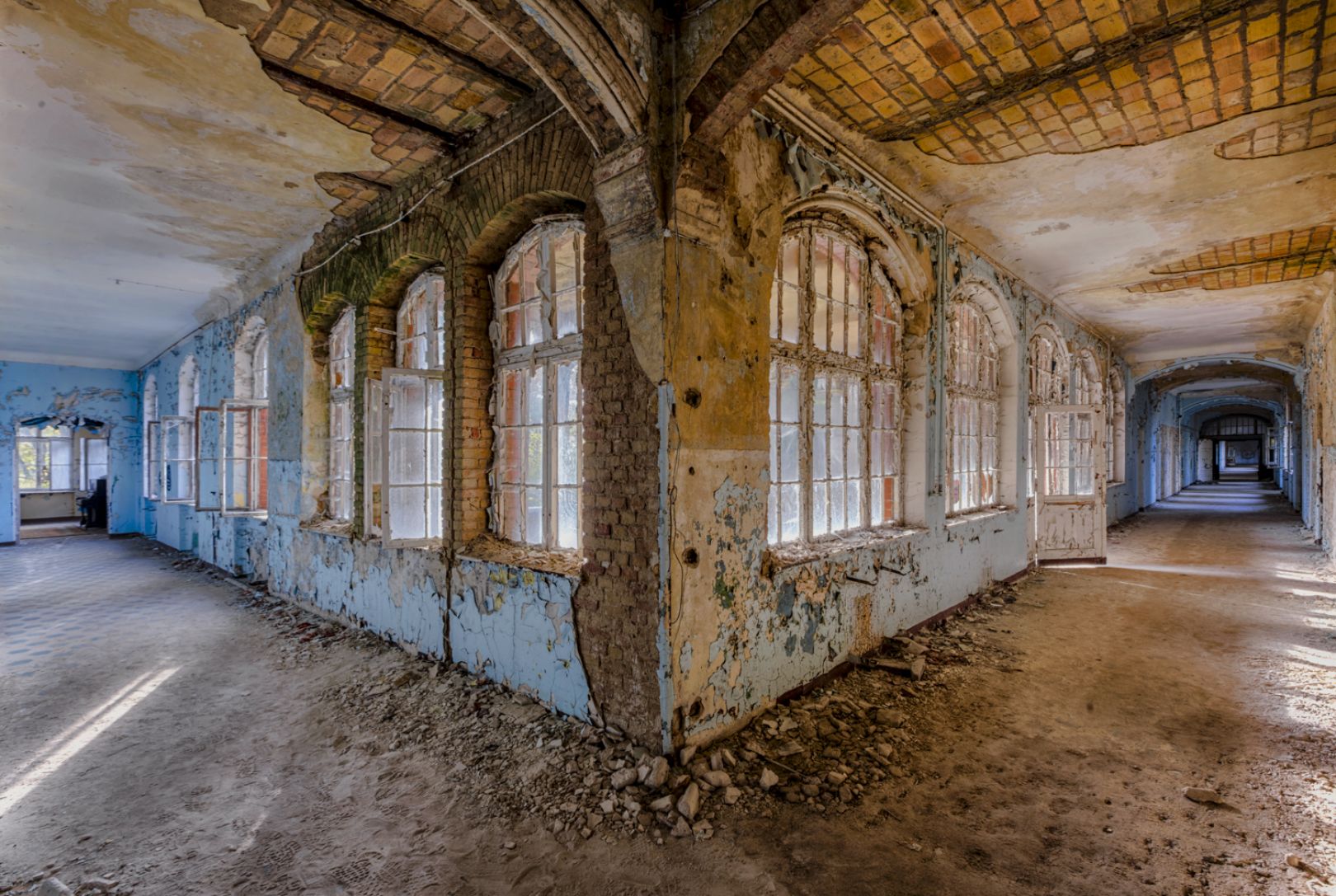 Abandoned Buildings Photographer Shows Us A Glimpse Of The End Of The