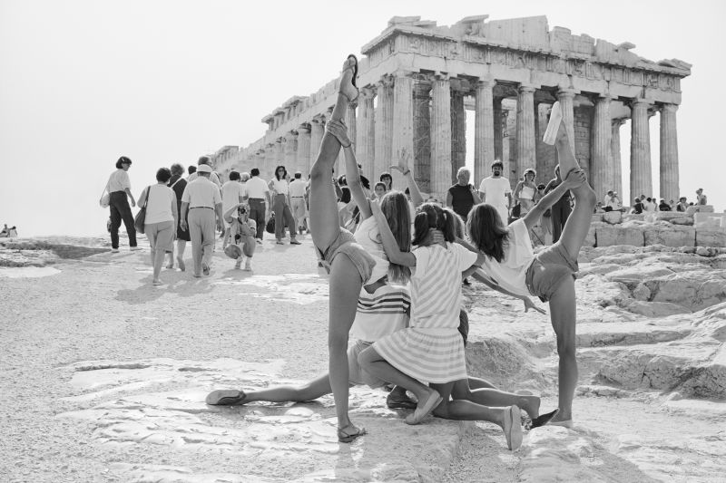 On the Acropolis: Photographs of summer tourists in the early 