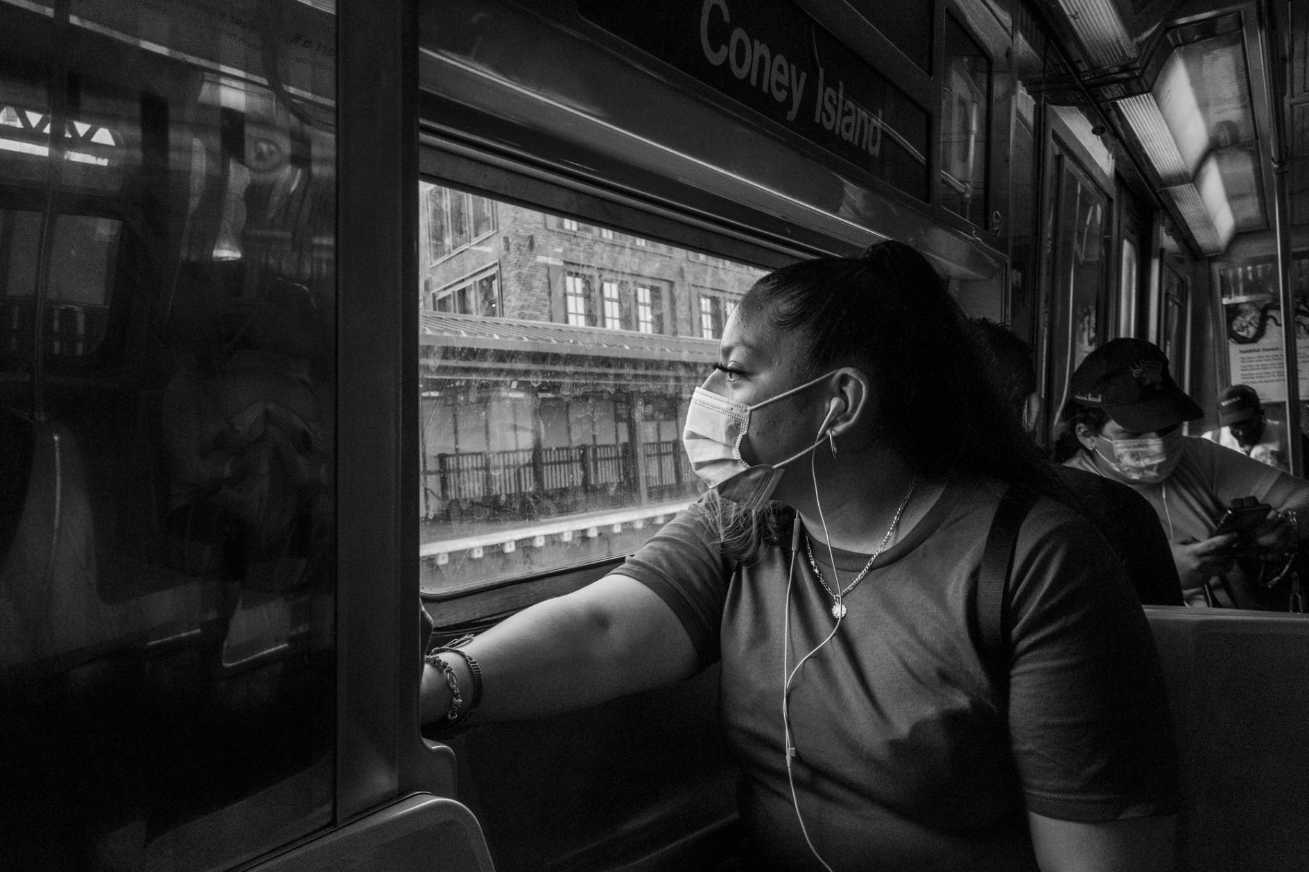 Photographs of New York commuters returning to a 'new normal' after ...