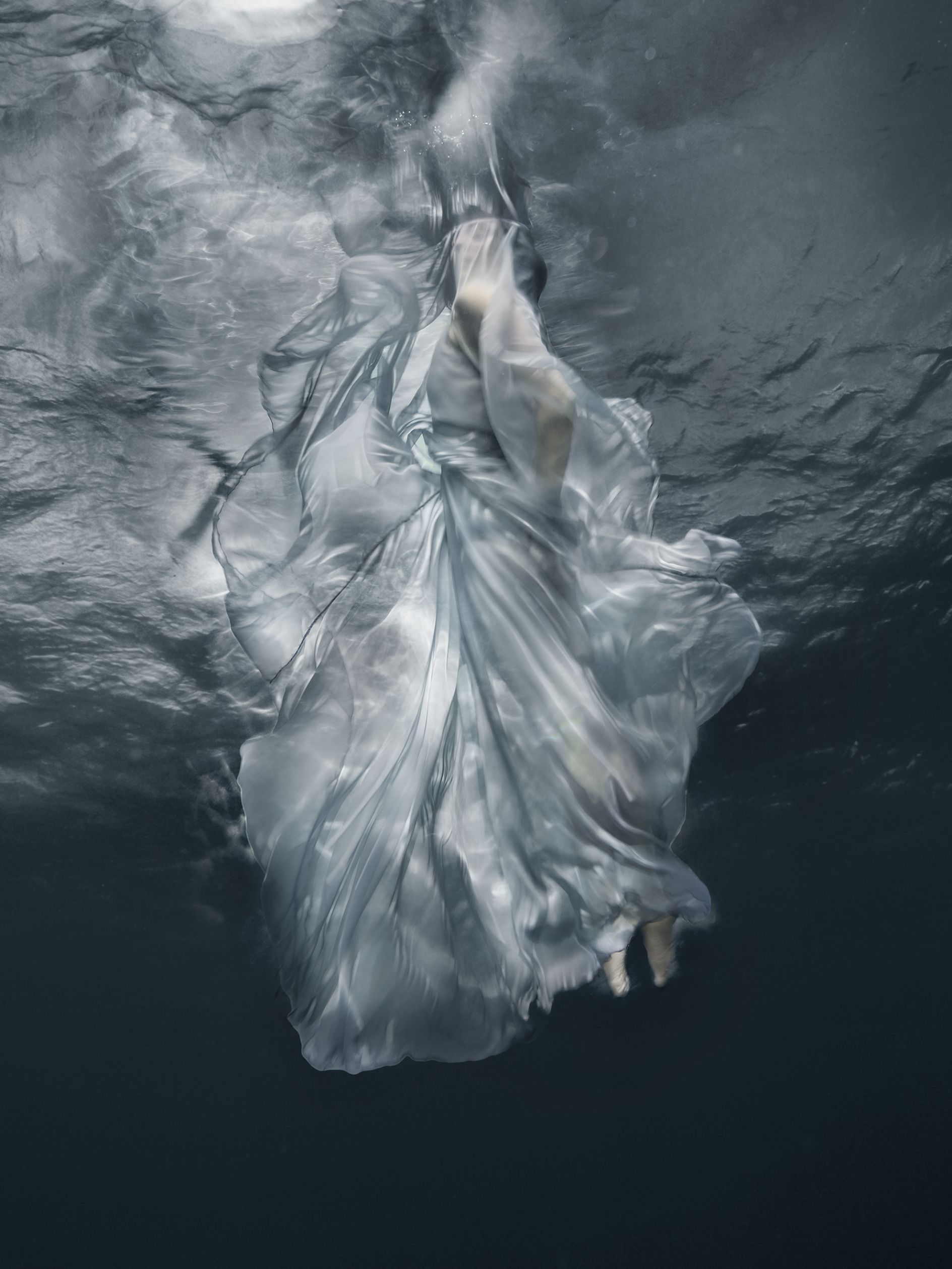 Underwater Photographs Of Rising, Shimmering Figures That Look Like Oil 