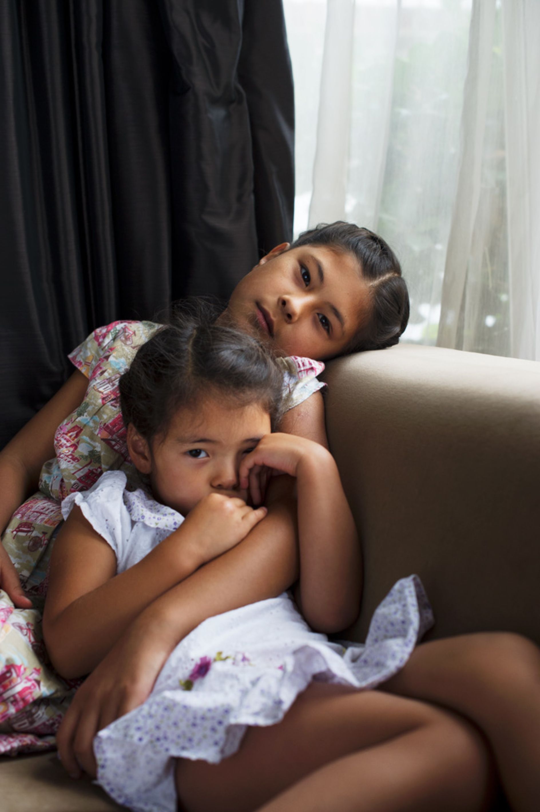 Sisters Female Siblings Unbreakable Bond Photographed Beautifully In Intimate Portrait Series 