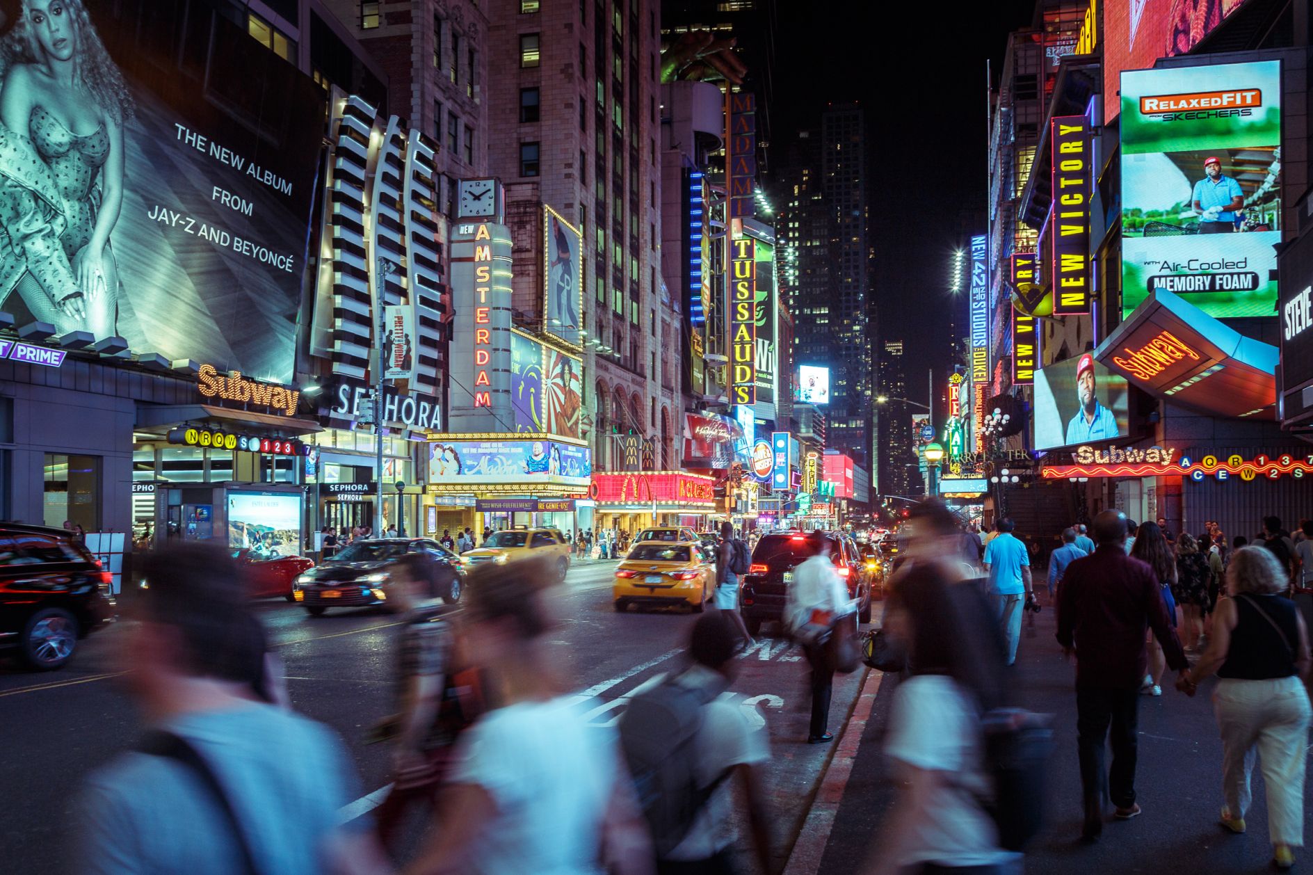 Photographs of New York at night reveal a thousand personal stories ...