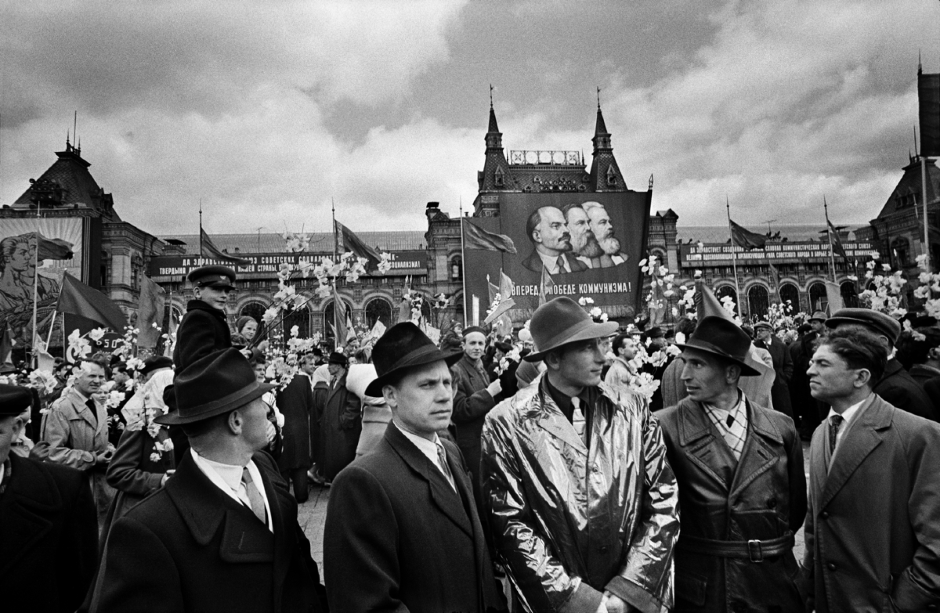 William Klein: A Reflective Retrospective Of The Photographer's Nine ...