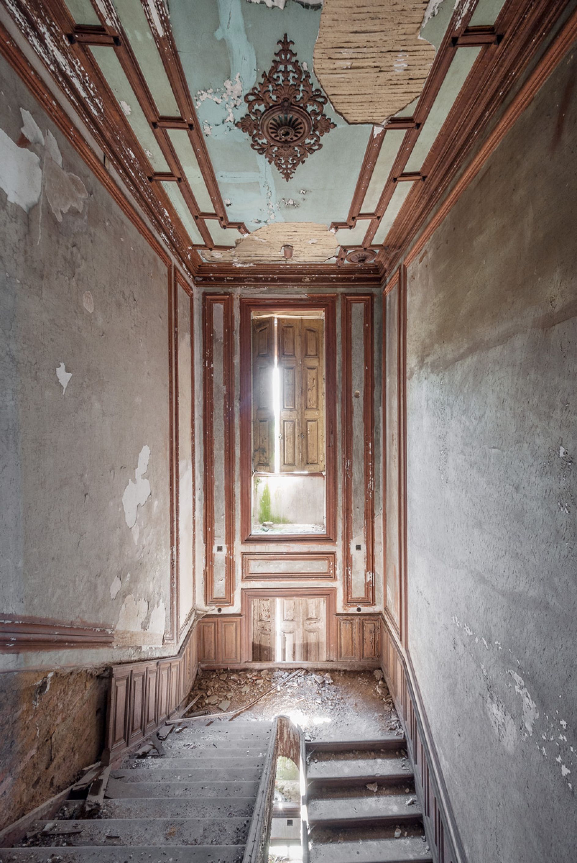 Mirna Pavlovic documents the abandoned affluent homes of Europe's ...