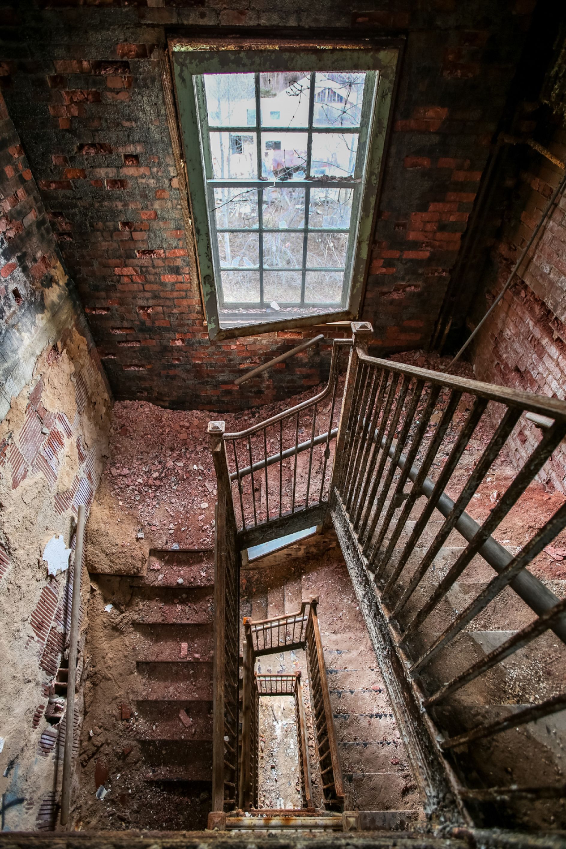 Abandoned Asylums: An unrestricted journey into America's forgotten ...