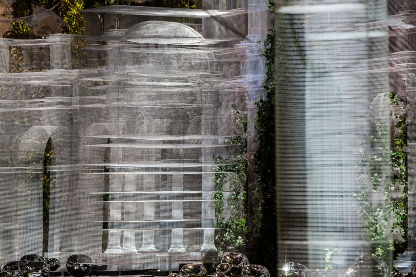 Le Bon Marche sculpture by Edoardo Tresoldi is architectural wire mesh -  Curbed