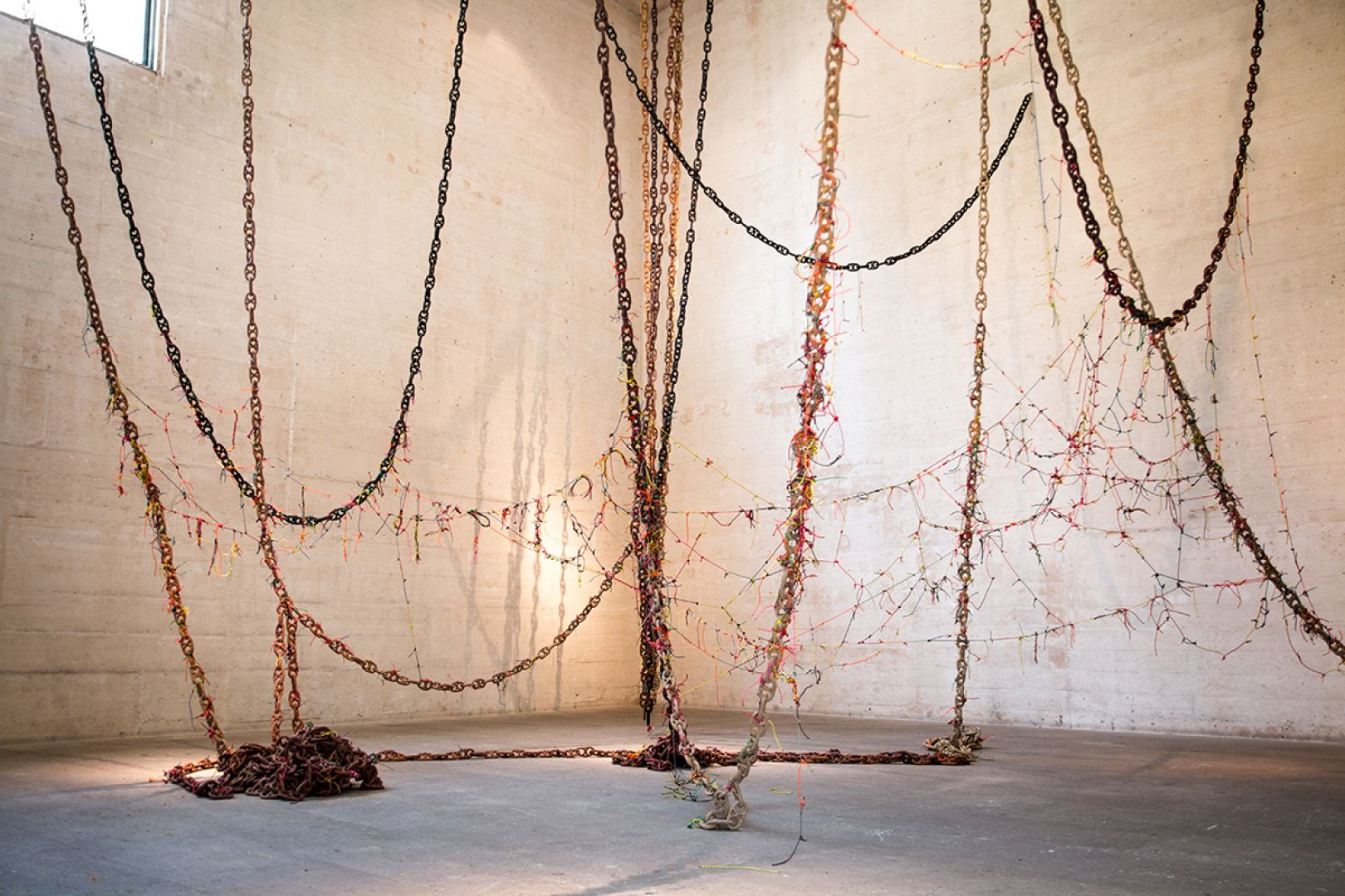 Patricia Mato-Mora's stunning ceramic rusty chains nod to Mallorca's ...