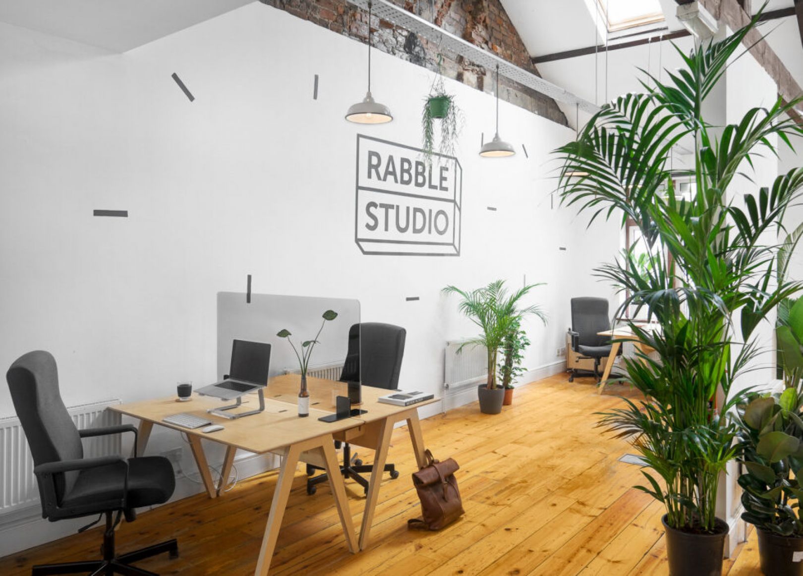 55 Best Coworking Spaces For UK Freelancers Looking For A Desk