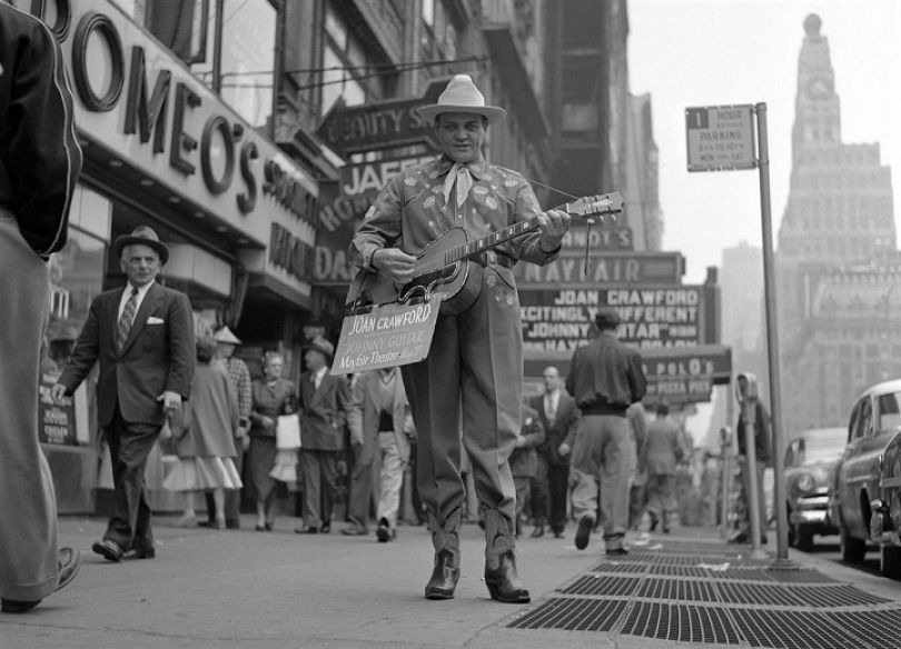 The Nearly Lost 1950s Street Photos Of Nyc And Chicago By Vivian Maier Were Discovered Only