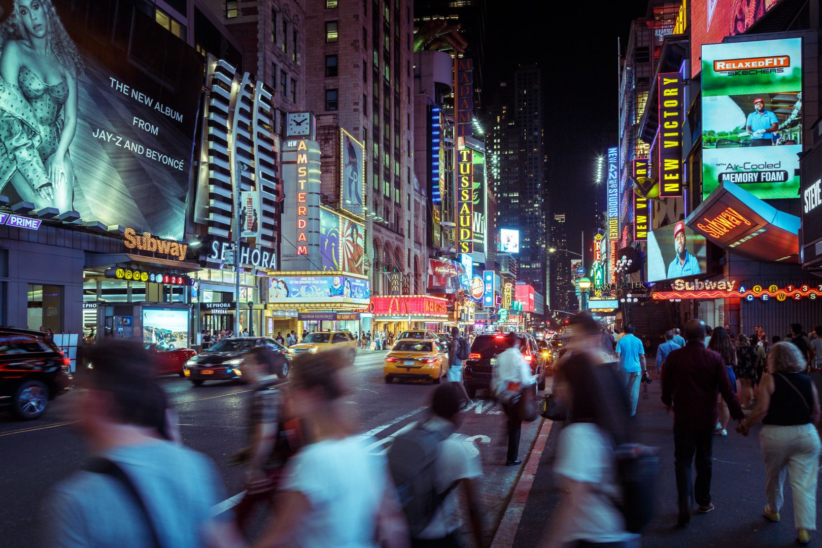 Photographs Of New York At Night Reveal A Thousand Personal Stories 