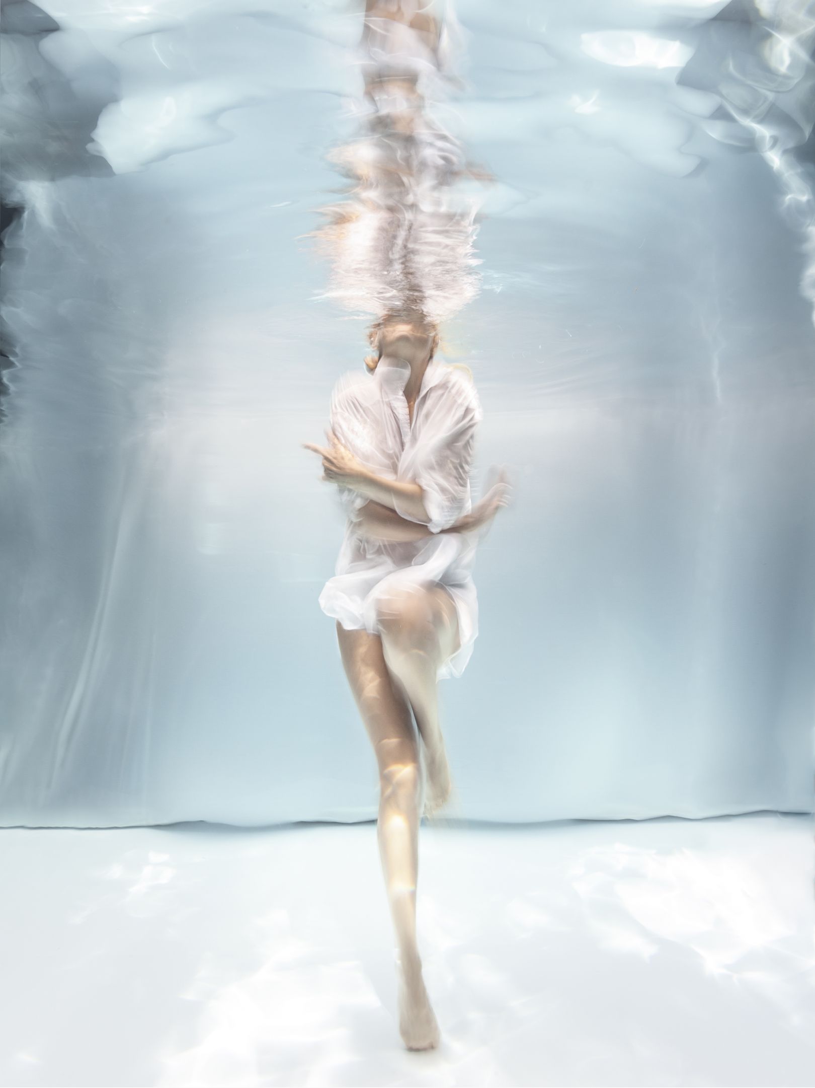 Barbara Cole's underwater dancing photos capture the joy of freely ...