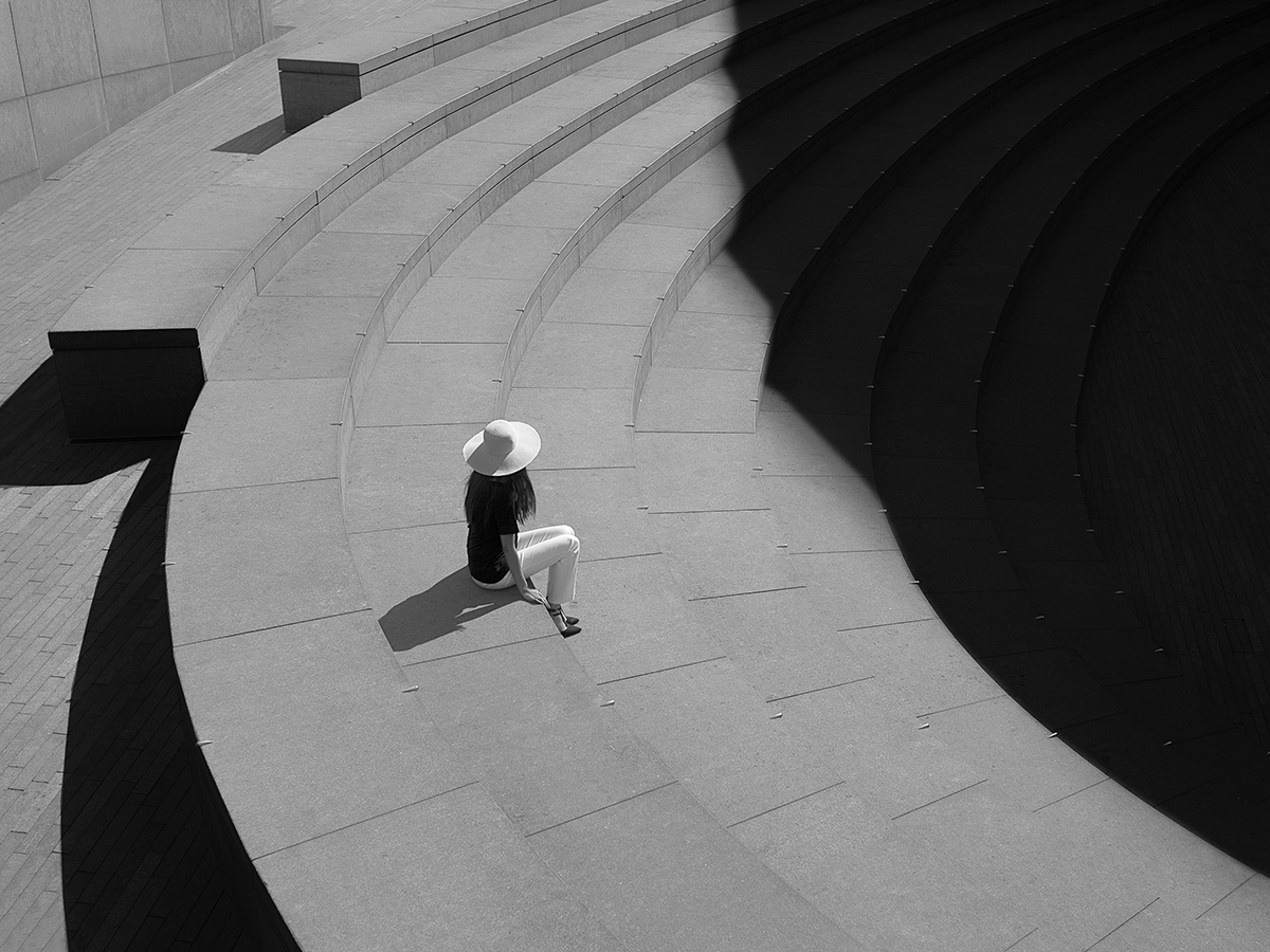 Geometrix: Photographer seeks out light and shadow in London's dark